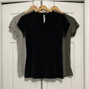 3/$30! Aritzia Babaton the Group Foundation Crew T-Shirts, Size Medium